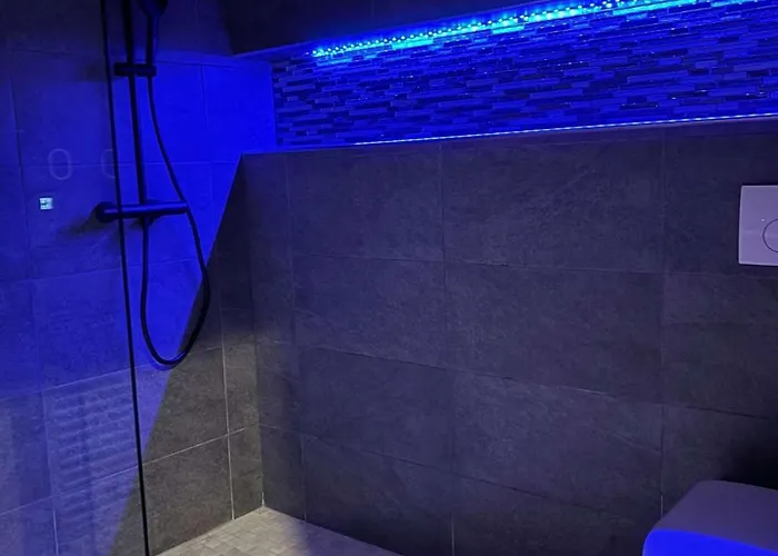 Le Jardin D'eden - Junior Pmr Luxe - Petit Déjeuner Inclus Pour 2 Personnes Agde